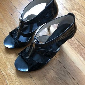 Black, summery, MK pumps!